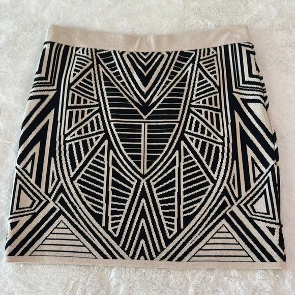 Forever21 Cream & Black, Tribal Design, Sweater Mini Skirt- size L - Picture 2 of 6